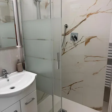 Station & Airport Vendégház Pisa