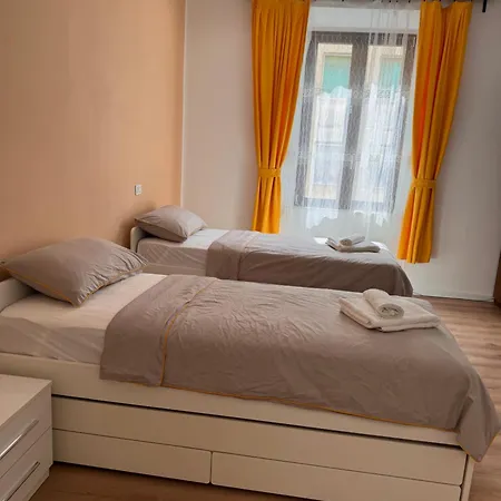 Station & Airport Vendégház Pisa