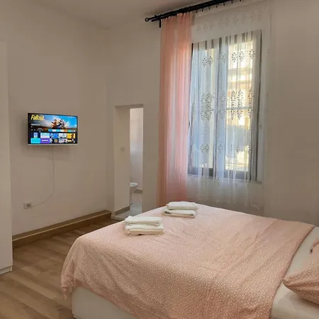 Station & Airport Vendégház Pisa