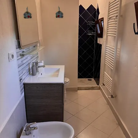 Vendégház Station & Airport